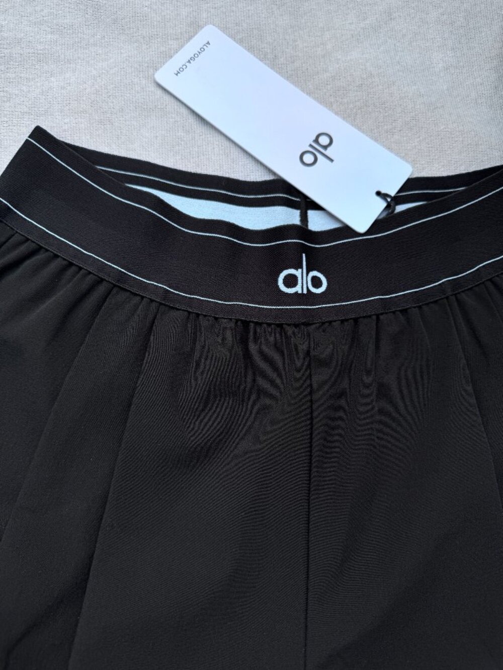 NWT 🖤 Black Alo Yoga Wide Leg Suit Up Pants 😁 High Waisted  |  (30" Inseam) - Picture 3 of 9